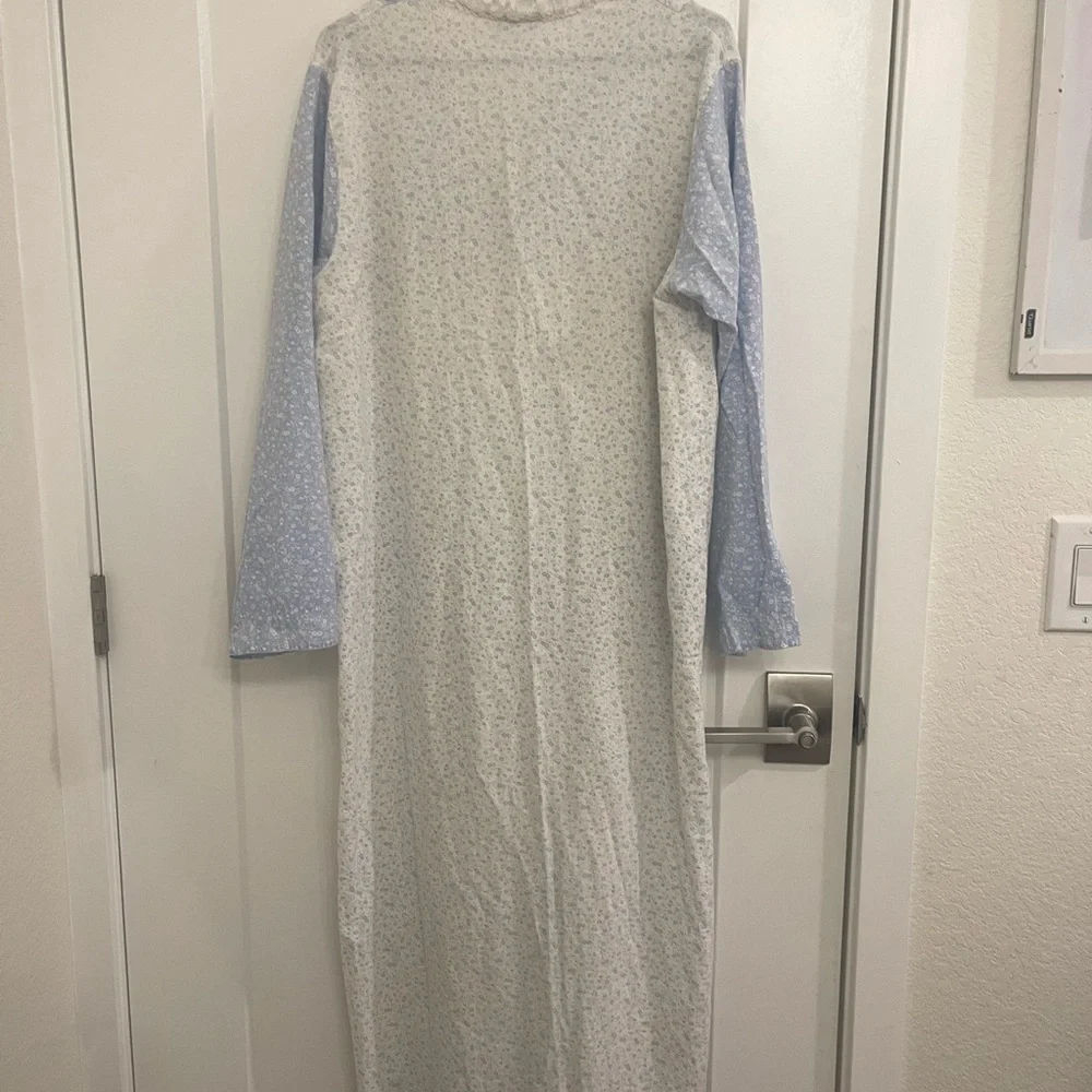 Vintage Blue Cottagecore GrandmaCore Floral Ruffle Nightgown‎